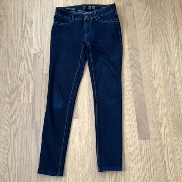 DL1961 | Emma Skinny Stretch Legging Jeans | Cellar Wash | 25 - Picture 3 of 9
